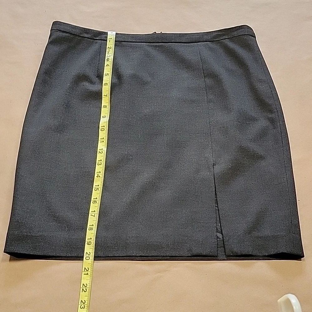 Michael Michael Kors Size 6 Gray Front Slit Mini Skirt, Gently Used Condition